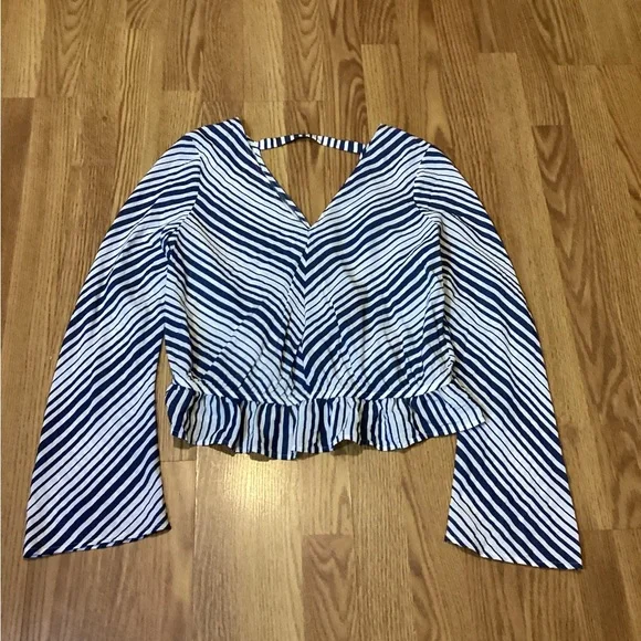 Women’s blouse size medium brand Express long sleeve - Picture 2 of 8